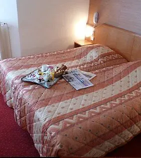 Metropol 3* Кале